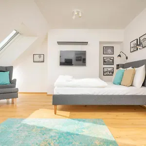 Apartment Rooftop Mit Großer Terrasse By Ichbucheat, Wien