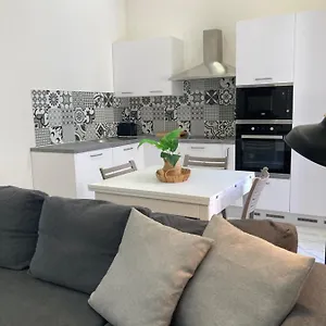 Charming Central Townhouse In By Assetflow Pro , Sliema Malta