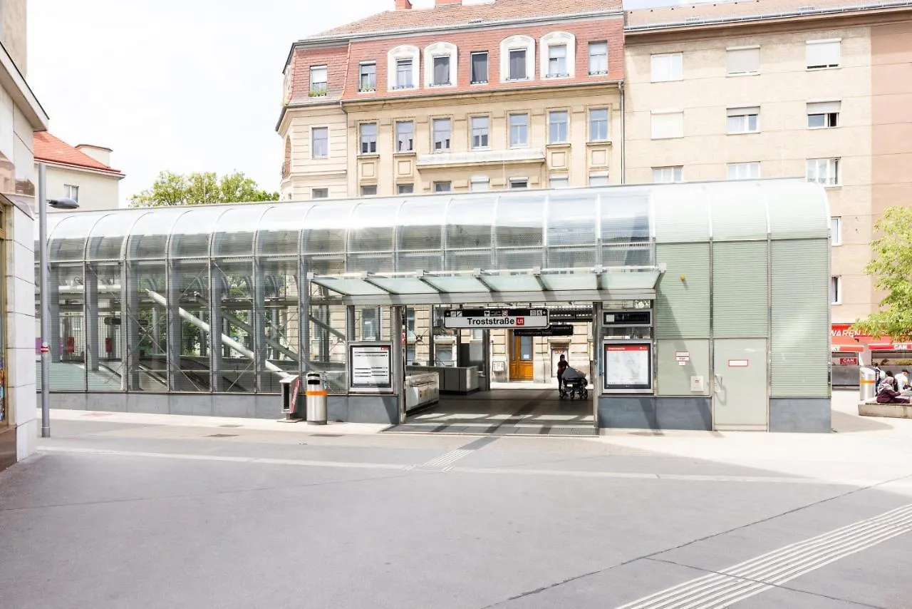 Yeshello Central Station Studio Vienna 0*,  Austria